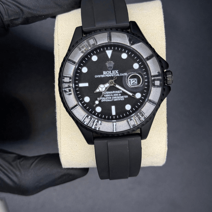 Rolex submariner strap with rotating black dial date just
