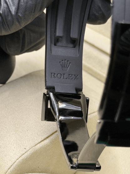 Rolex submariner strap with rotating black dial date just